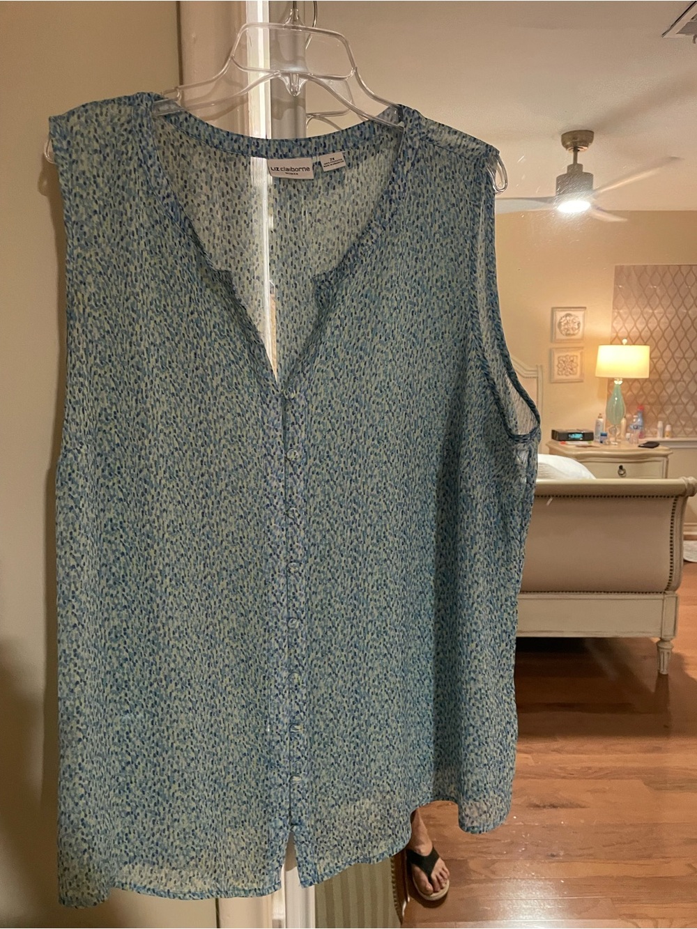 Liz Claiborne Light Blue Floral Sleeveless Button-Up Blouse